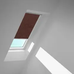 VELUX Rollo Rehbraun 4162, Solar, Aluminiumschiene - Das VELUX Rollo in Rehbraun sorgt für eine stilvolle Raumgestaltung und schützt vor blendendem Sonnenlicht. Mit einfacher Montage und modernem Design ideal für Wohn- und Schlafräume. Per Smartphone steuerbar.