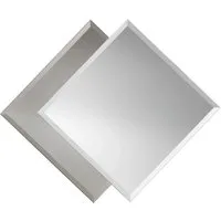 Glas-auf-Glas Facettenspiegel Balta - Eleganter Kristallspiegel mit Grauglas-Rückwand und umlaufender Facette. Ideal für jeden Raum, einfach zu montieren mit bereits aufgeklebten Klebeblechen. Maße: 50 cm x 60 cm.