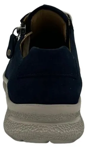 Hartjes Halbschuh K Rap Shoe 162.1606/9965.00, Blau, Nubukleder - Erleben Sie Komfort und Stil mit dem Hartjes Halbschuh K Rap Shoe in Blau aus hochwertigem Nubukleder. Der praktische Reißverschluss und die Weite K bieten optimalen Sitz und Bequemlichkeit für Ihre Füße.