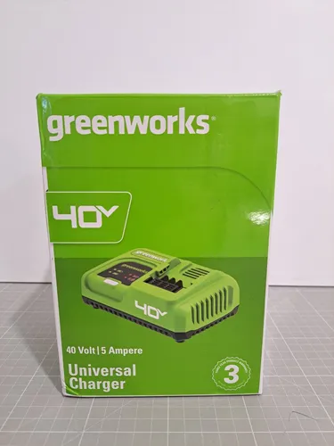 Greenworks 40V 5A Schnellladegerät - Original Akkuladegerät für alle 40V Akkus - Ladegeräte für alle 40V Greenworks Batterien, schnelles Aufladen in nur 30 Minuten, kompakt und wandmontierbar, 3 Jahre Garantie für höchste Qualität.
