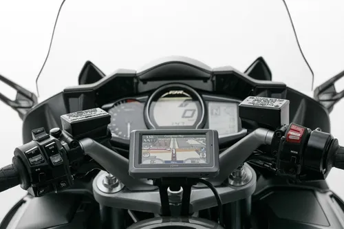 SW-Motech Quick Lock Halter für Yamaha FJR 1300 A - Zubehör für Navigationsgeräte - Modellspezifischer, vibrationsgedämpfter Halter mit Schnellverschluss für eine perfekte Integration des Navigationsgeräts ins Motorrad-Cockpit.