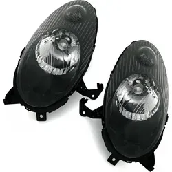 TYC Scheinwerfer Set für Nissan Micra K12 H4 HALOGEN in Schwarz - Frontscheinwerfer Set, 2-teilig für Nissan Micra K12 (Bj. 1/2003 - 10/2007), vorbereitet für elektrische Leuchtweitenregulierung und eintragungsfrei mit E-Prüfzeichen.