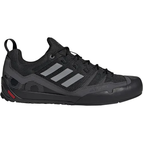 adidas Unisex Terrex Swift Solo 2.0 Hiking Shoes - Wanderschuhe mit leichtem EVA-Zwischensohle und Traxion Außensohle, ideal für Abenteuer in der Natur, Obermaterial aus 50% Recycling-Material.