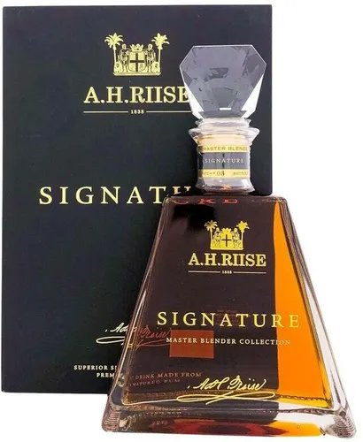 A.H. Riise Signature Master Blender Collection - Premium Rum - Rum der Luxus Range mit einzigartigem, samtigem Geschmack und Aromen von tropischen Früchten, ideal für Genießer und Sammler.