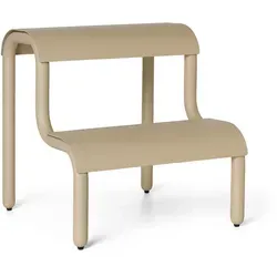 Ferm Living Up Step Multifunktionaler Hocker, cashmere - Hocker mit verspieltem Design und organischer Silhouette, ideal als dekorative und funktionale Ergänzung für jeden Raum.
