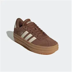 Adidas VL Court Bold Damen Sneaker in Braun - Entfesseln Sie Ihren Stil mit den Adidas VL Court Bold Damen Sneakern. Hergestellt aus hochwertigem Leder, bieten sie Komfort und Halt, ideal für jeden Anlass. Der moderne Look und die ikonischen 3-Streifen setzen ein modisches Statement.
