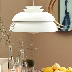 Concert Pendelleuchte P3 von Jørn Utzon - Elegante Deckenleuchte mit blendfreiem Licht und organischer Form. Ideal für stimmungsvolle Raumbeleuchtung, gefertigt aus hochwertigem Stahl und Glas.