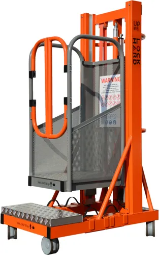 Lockhard UpLift 5 Arbeitsbühne 120 HD mit Schwerlastrollen - Kompakte Arbeitsbühne für enge Gänge, max. Arbeitshöhe 5 m. Belastbar bis 140 kg, ideal für vielseitige Einsätze. Robuste Alukonstruktion, leicht und einfach zu bedienen.