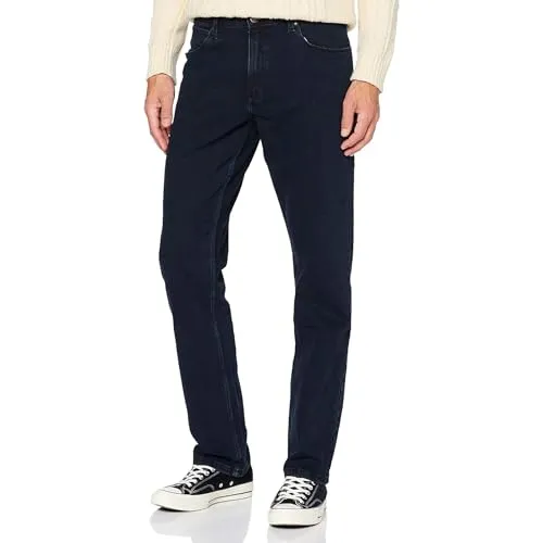 Wrangler Herren Red Kabel Straight Jeans - Blue Black, 34W/34L - Moderne Straight-Fit Jeans aus 99% Baumwolle und 1% Elastan, bequem und ideal für jeden Anlass. Zeitlose Eleganz mit typischen Wrangler-Designdetails und passgenauer Taille.