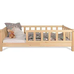 Kinderbett LEO mit Rausfallschutz 120x200 cm aus Kiefer Holz - Stabiles Kieferholz-Bett mit Rausfallschutz für Jungen und Mädchen. Ideal zum Spielen und Träumen, bietet Sicherheit und Komfort für Ihr Kind. Perfekt für kreative Gestaltungsmöglichkeiten im Kinderzimmer!
