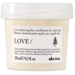 Davines Essential Haircare Love Curl Conditioner 250 ml - Lockenpflege-Conditioner für geschmeidige und elastische Locken. Ideal für die tägliche Anwendung, ohne das Haar zu beschweren. Mit hochwertigen Inhaltsstoffen für eine intensive Pflege.