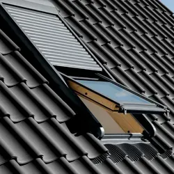 Velux Rollladen Elektro SML YK33 0000S für Y33 - Fenster & Tür - Elektro-Rollladen in Dunkelgrau, ideal für VU, VL, VKU Typen. Inklusive Funk-Wandschalter und optionalen Zubehör für einfache Bedienung.