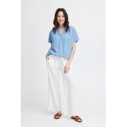 fransa FRKAMMA BL Damen Bluse Kurzarm V-Ausschnitt in Hydrangea AOP - Elegante Kurzarmbluse im Regular Fit für vielseitige Kombinationen. Hochwertige Verarbeitung sorgt für angenehmen Tragekomfort. Ideal für einen legeren und stilvollen Look, perfekt zu Rock oder Jeans!