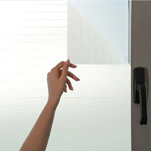 MARAPON Fensterfolie Blickdicht mit Nadelstreifen 1,05x2 m - MODERNER SICHTSCHUTZ: Diese selbsthaftende Fensterfolie bietet diskreten Schutz und lässt Tageslicht durch, ideal für Wohn- und Arbeitsräume. Einfache Montage ohne Kleber, rückstandslos abziehbar und flexibel einsetzbar.