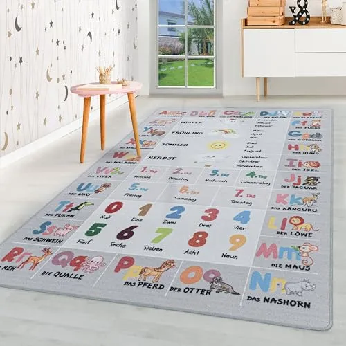HomebyHome Kurzflor Kinderteppich für Jungen und Mädchen 140 x 200 cm Grau Alfhabet Design - Waschbarer Teppich Extra Weich und Antiallergen - Teppich für Kinderzimmer, Babyzimmer und Spielzimmer