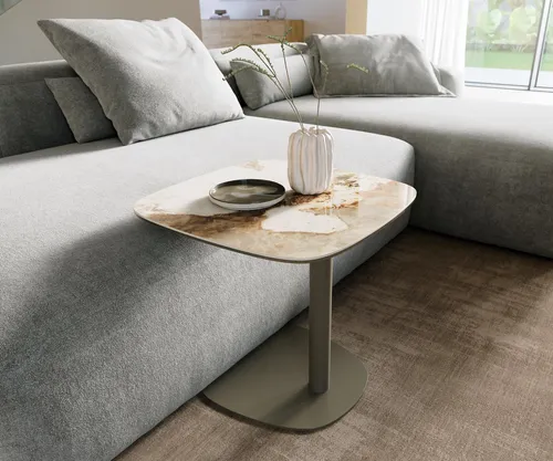 DELIFE Couchtisch Edge 50x50 cm – Keramik Minas Melange mit Titan-Effektfinish - Eleganter Couchtisch in Bootform aus hochwertiger Keramik, pflegeleicht und langlebig. Das stilvolle Design mit polierter Oberfläche und edlem Titanfinish verleiht Ihrem Wohnzimmer einen modernen Akzent.