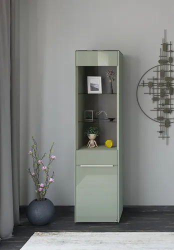 set one by Musterring Standvitrine Reno – Modernes Design mit Soft-Close-Funktion - Funktionale Standvitrine »Reno« mit sanft schließenden Türen. Anpassbare Montage und stabile Verarbeitung aus Holzwerkstoff. Ideal für stilvolle Wohnräume und vielseitig dekorierbar.