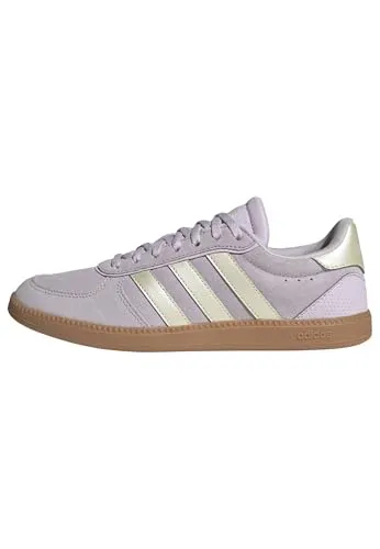 adidas BREAKNET SLEEK Sneaker in Lila 36 EU - Sportlicher Sneaker in Ice Lavender mit robustem Obermaterial aus Leder und Synthetik. Ideal für den Alltag und bequem durch die normale Weite. Bitte eine Größe größer bestellen!