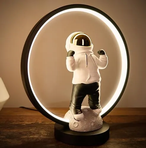 USB Tischlampe Astronaut Spaceman 33 cm LED Nachtlicht - Kategorie: Lampen, Urbaner Vinyl-Stil mit einzigartigem Astronauten-Design, ideal für kreative Räume und stimmungsvolle Beleuchtung.