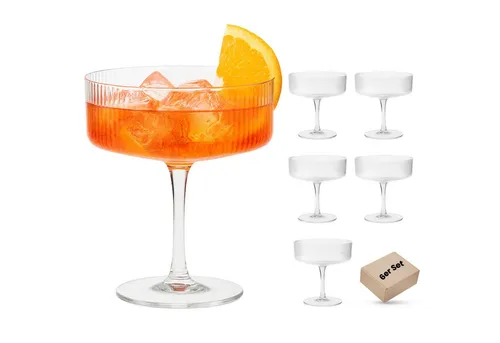 DAL CERO Martiniglas 200 ml – Elegantes geripptes Cocktailglas, 6 Stück - Das DAL CERO® Martiniglas im eleganten gerippten Design fasst 200 ml und eignet sich perfekt für Cocktails und Desserts. Hochwertiges Glas sorgt für Langlebigkeit und macht es zum idealen Begleiter für stilvolle Anlässe.