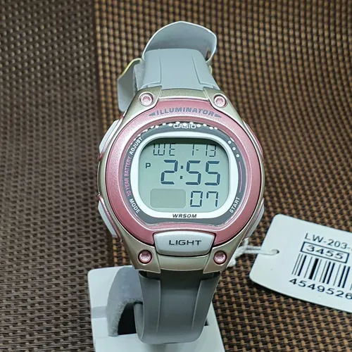 Casio LW-203-8A Illuminator Digital Uhr - Unisex Armbanduhr mit LED-Hintergrundbeleuchtung, wasserdicht bis 50 Meter und ideal für aktive Lebensstile. Perfekt für den täglichen Gebrauch und sportliche Aktivitäten.