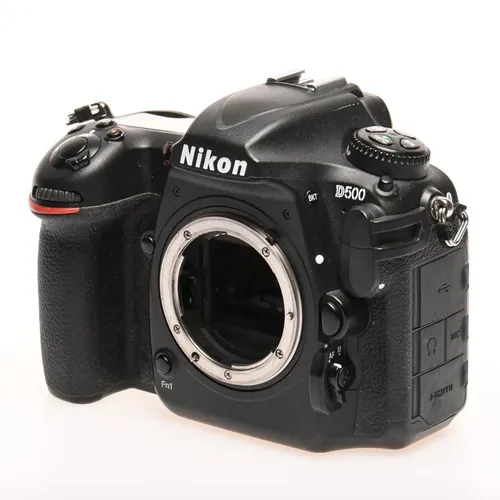 Nikon D500 - Hochleistungs-Spiegelreflexkamera - Spiegelreflex- & Systemkameras, mit ca. 204.000 Auslösungen, ideal für ambitionierte Fotografen, bietet exzellente Bildqualität und Geschwindigkeit.