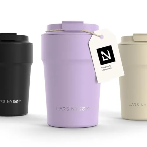 LARS NYSØM Thermobecher Bevægelse - Coffee to go Becher mit doppelwandiger Vakuumisolierung, hält Getränke bis zu 4 Stunden warm, ideal für unterwegs in stilvollem Lilac.
