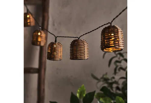 Lights4fun LED-Lichterkette 10er Solar Rattan Laternen - Dekorative 10er Solar-Lichterkette mit Rattan-Laternen, ideal für stimmungsvolle Beleuchtung im Garten oder auf der Terrasse – energiesparend und einfach zu installieren.