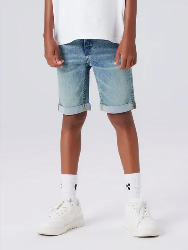 NAME IT Boy Shorts Slim Fit Long - Moderne Slim Fit Shorts für Jungen mit praktischen Gesäß- und Fronttaschen. Ideal für den Alltag, aus hochwertigem Material für optimalen Tragekomfort.