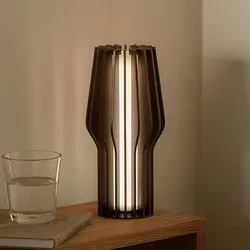 Eva Solo Radiant Portable Tischleuchte H25 Black - Tischleuchte mit kabelloser Funktion und bis zu 90 Stunden Licht, ideal für flexible Beleuchtung drinnen und draußen.