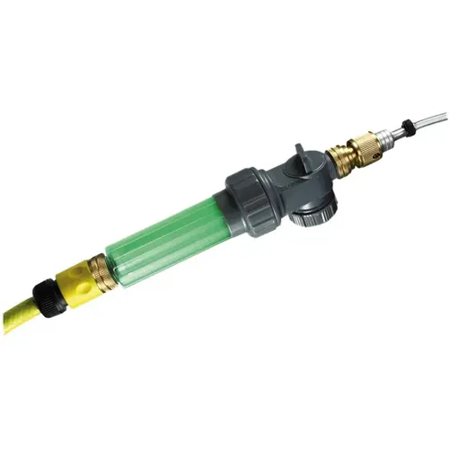 Unger HCDEU HiFlo nLite Seifendosierer - Seifendosierer mit Gardena Kupplungen, transparentes Design für präzise Dosierung von Unger’s Liquid, ideal für professionelle Reinigungsanwendungen.