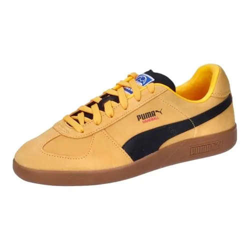 PUMA Unisex Handball Indoor Court Shoe, Sun Stream Black-Caramel Latte, 46 EU - Herren-Handballschuhe mit Veloursleder-Obermaterial für Flexibilität und Komfort sowie zusätzlichem Zehen-Overlay für Stabilität und Schutz.