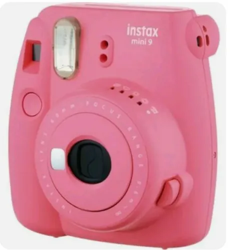 Fujifilm instax Mini 9 Kamera, Flamingo Rosa - Sofortbildkamera im Miniformat mit integriertem Selfie-Spiegel, perfekt für unvergessliche Momente drinnen und draußen. Ideal für kreative Fotografen!