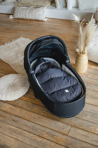 Kaiser Fußsack Little Dowwny Babyschalen Fußsack - Hochwertiger Fußsack für Babyschalen, mit 50% IDFL-zertifizierter Daune für optimale Wärme und Komfort. Ideal für Kinder von 0-6 Monaten, waschbar und mit sicheren Gurtschlitzen.