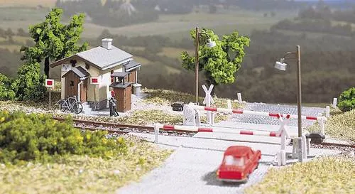 Auhagen 11 345 H0 Schrankenwärterhaus Bausatz - Modelleisenbahn Verkehrszeichen, detailgetreue Nachbildung für kreative Gleisgestaltung