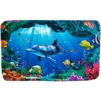 Sanilo Badteppich Delphin Korallen, 70 x 110 cm - Badematten & Badteppiche – super weich, rutschfest und schnelltrocknend für ein sicheres Badezimmererlebnis.