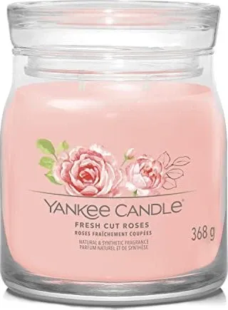 Yankee Candle Fresh Cut Roses Duftkerze 368 g - Genießen Sie den Duft frisch geschnittener roter Rosen in hochwertigem Glasdesign. Die Kerze bietet eine Brenndauer von bis zu 150 Stunden und sorgt für eine harmonische Atmosphäre in jedem Raum.