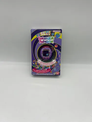 Bandai Tamagotchi Paradise Himmel - Virtuelles Haustier mit Zoom-Drehrad - Interaktive Plüschtiere – Erlebe das Abenteuer mit über 50 Charakteren und interagiere mit Freunden. Tamagotchi Paradise Himmel in Violett und Rosa begeistert durch sein innovatives Drehrad!