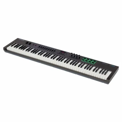 Nektar Impact LX88+ B-Stock - USB-MIDI-Controller-Keyboard - Audio-Controller mit 88 anschlagdynamischen Tasten, umfangreicher DAW-Integration und 8 anschlagdynamischen Pads, ideal für kreative Musikproduktion.
