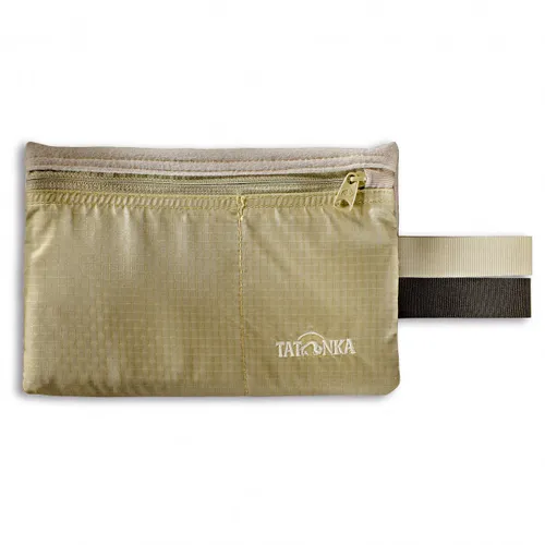 Tatonka Flip In Pocket natural (225) – Die sichere Geldbörse - Die Tatonka Flip In Pocket ist die perfekte Bauchtasche für Wertsachen. Mit Gürtelbefestigung und praktischem Design schützt sie Geld und Ausweise. Umweltfreundlich und komfortabel im Alltag, ideal für unterwegs.