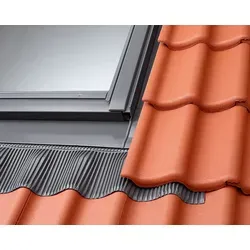 Velux Eindeckrahmen Ziegel EDW UK10 2000 mit BDX+BFX 5316 - Zubehör für Fenster: Hochwertiger Eindeckrahmen für sicheren Wasserschutz und Abdichtung, inkl. Dämm-Set BDX, passend für diverse Eindeckmaterialien und Dachneigungen von 15°-90°.