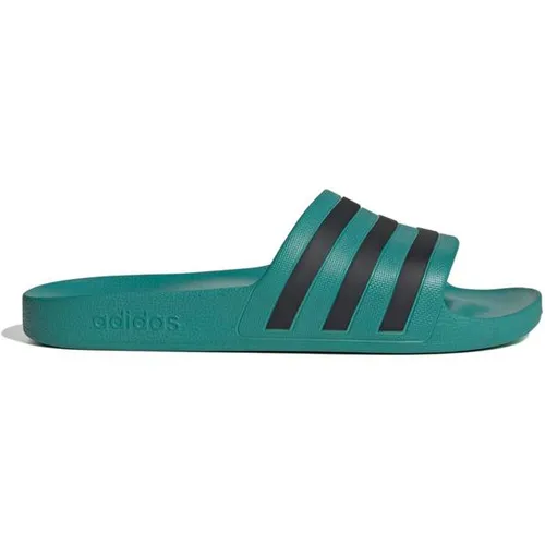 adidas Adilette Aqua Sandalen 42 EU türkis - Bequeme Sandalen für Schwimm- und Badeausflüge in strahlendem Türkis. Größe 42, ideal für Freizeit, Reisen und am Strand. Entdecken Sie weitere adidas Angebote bei Bergfreunde.de!
