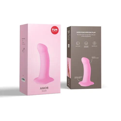 Fun Factory AMOR Kleiner Dildo Candy Rose – Saugbasis & Harness-kompatibel - Entdecken Sie den kompakten Massagestab in der Farbe Candy Rose. Ideal für vielseitige Anwendungen und mit praktischer Saugbasis für festen Halt.
