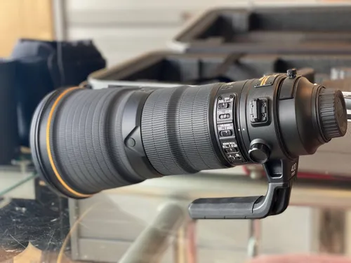 Nikon AF-S 400mm f/2.8 E ED FL VR - Hochleistungs-Teleobjektiv - Objektiv für Nikon Kameras mit 400 mm Brennweite und f/2.8 maximaler Blende, ideal für Sport- und Tierfotografie.