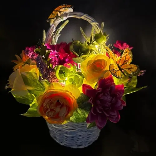 Online-Fuchs Kunstblumenstrauß mit LED Lichterkette - Kunstblumenstrauß mit Rosen, Dahlien und mehr, ideal für fröhliche Frühlings- und Sommerdekoration. Inklusive Timerfunktion für stimmungsvolle Beleuchtung.