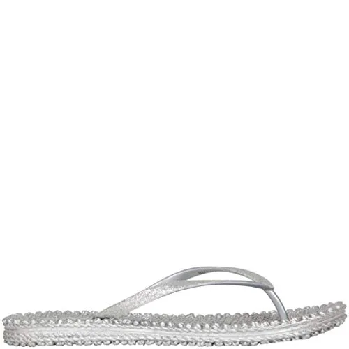 ILSE JACOBSEN HORNBÆK Damen CHEERFUL01 Flip Flop, Silber - Stylische Sandalen aus leichtem Luftgummi mit glitzernden Riemen, ideal für Komfort und Flexibilität. Designed in Dänemark für einen fröhlichen Look.