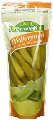Feinkost Dittmann Grüne Pfefferonen mild pikant - 500g - Eingelegte Pepperoni, handgepflückt aus Griechenland, ideal für griechische Salate und Antipasti, im praktischen 500g Beutel.