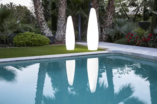 Newgarden Fredo Stehleuchte - Elegante Gartenleuchte - Stehlampe für Außenbereich mit IP65 Schutz, 1800 Lumen Helligkeit und außergewöhnlichem Design. Ideal für Garten, Terrasse oder Lounge.