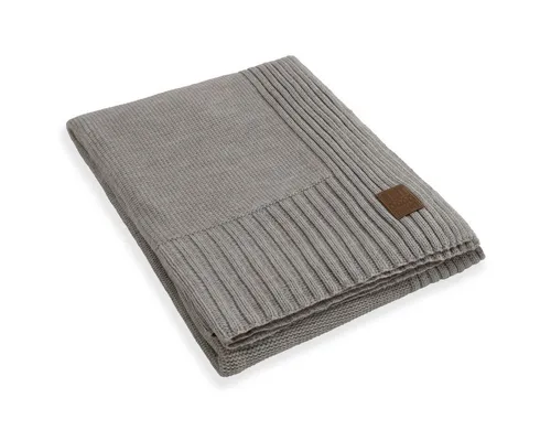 KNIT FACTORY - Uni Gestrickte Decke XL - Kuscheldecke aus Wolle - Iced Clay - 195x225 cm - Die stilvolle gestrickte Decke im XL-Format sorgt für Gemütlichkeit auf Ihrem Sofa oder Hocker. Ideal für entspannte Abende und in vielen weiteren Farben erhältlich. Ein elegantes Wohnaccessoire für jede Jahreszeit.