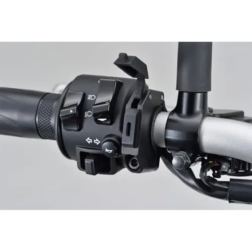 Daytona Slim USB Typ-C Netzteil für Lenker Ø22,2/25,4 - Motorradzubehör mit USB PD-Funktion, ideal für bequemes Laden unterwegs – max. 18W Leistung für effizientes Laden auf 22,2mm/25,4mm Lenkern.